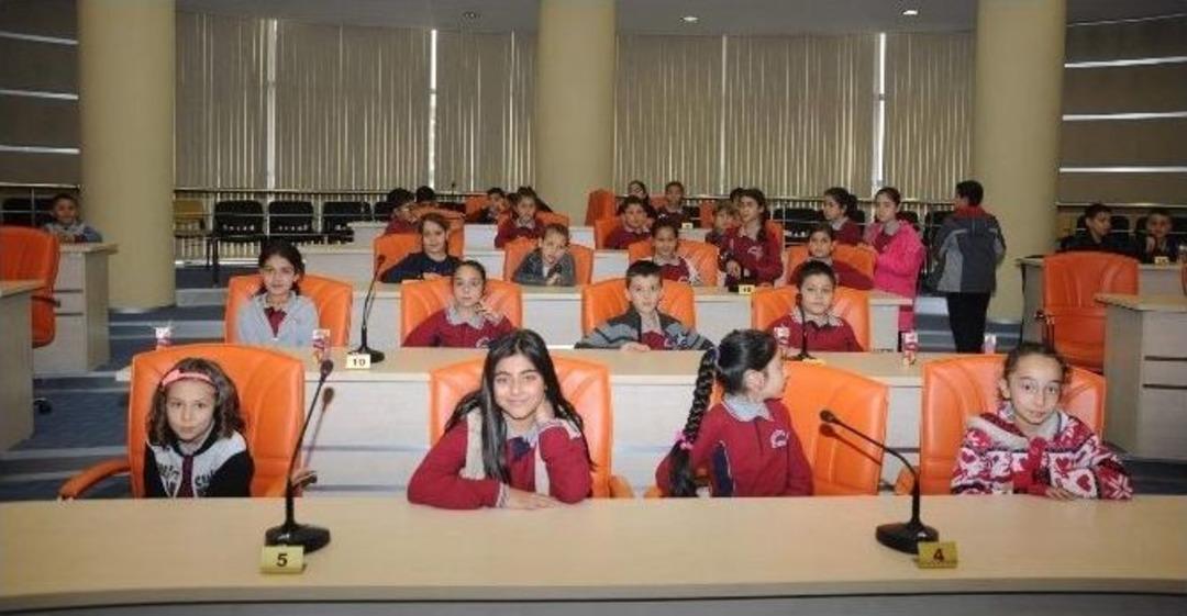 T&uuml;t&uuml;nc&uuml; &Ouml;ğrencilerle Bir Araya Geldi