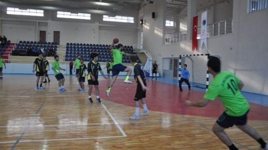 B&uuml; Hentbol Takımı Başarılarına Devam Ediyor