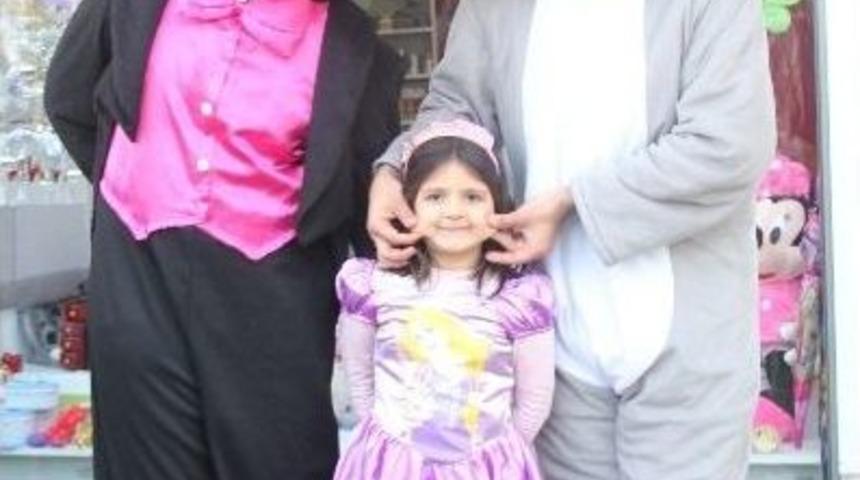 Walt Disney Kahramanları &Ccedil;ocuklarla Birlikte