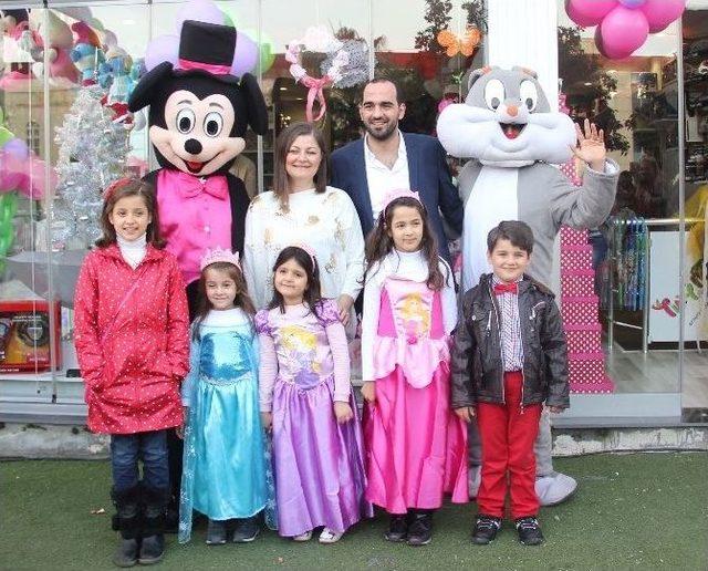 Walt Disney Kahramanları Çocuklarla Birlikte