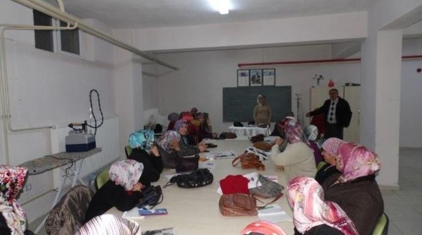 Korkuteli&rsquo;nde Aş&ccedil;ı Yardımcılığı Kursuna Yoğun İlgi