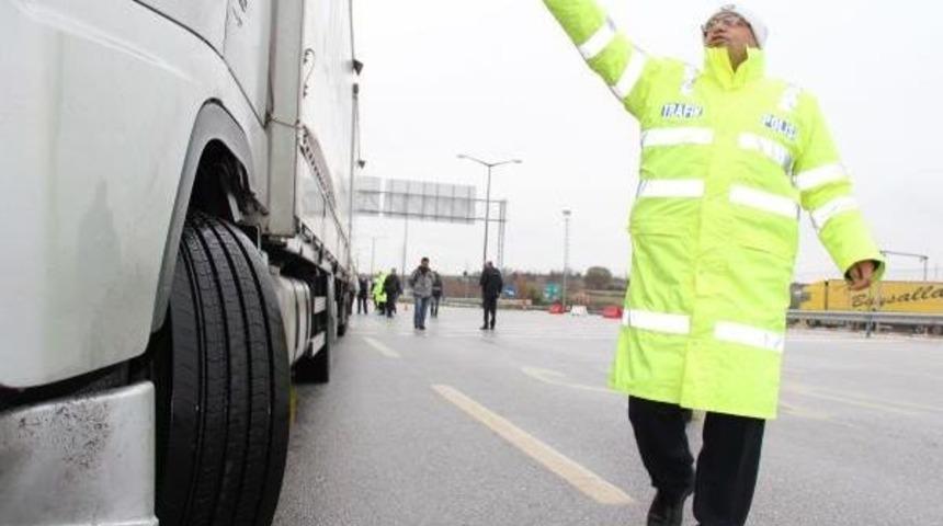 Polisten zorunlu kış lastiği uygulaması