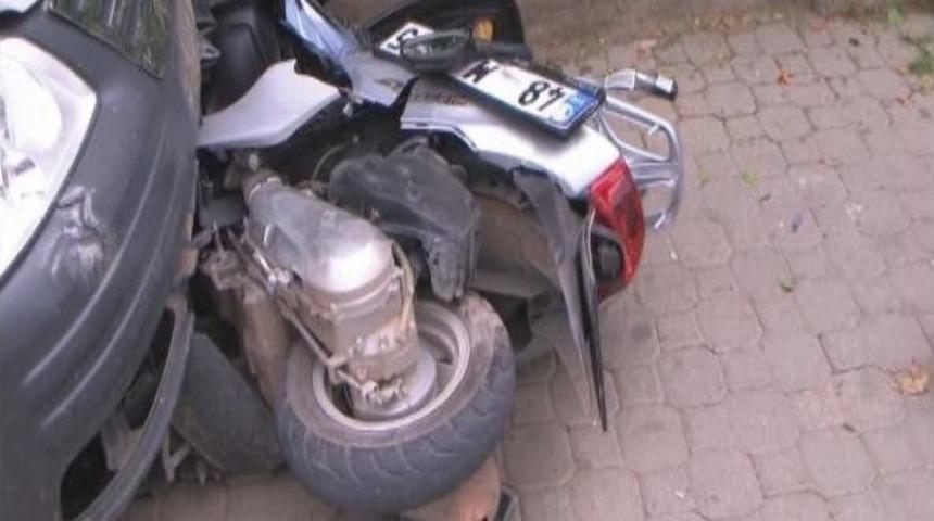 Marmaris&rsquo;te Motosikletle Otomobil &Ccedil;arpıştı : 2 Yaralı