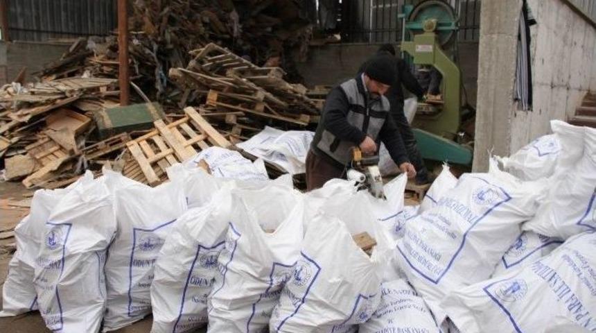 Sivas Belediyesi&rsquo;nden İhtiya&ccedil; Sahiplerine Odun Yardımı