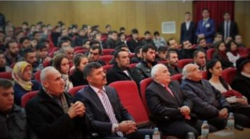 &Uuml;lk&uuml; Ocakları &rsquo;aşıkpaşa T&uuml;rk K&uuml;lt&uuml;r&uuml; Ve Kırşehir&rsquo; Konferansı Verdi
