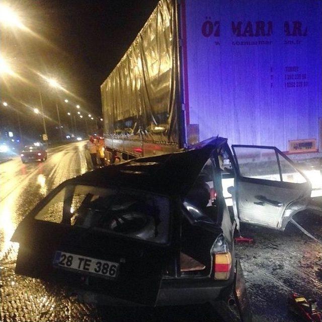 Yağış Kaza Getirdi: 2 Yaralı 1