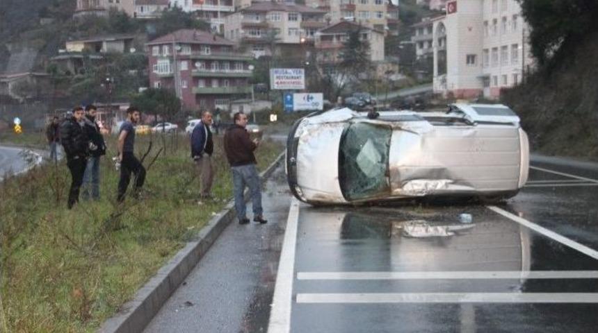 Yoldan &Ccedil;ıkan Otomobil Takla Attı