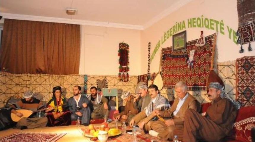 Hakkari'de 'dengbejlik gecesi'