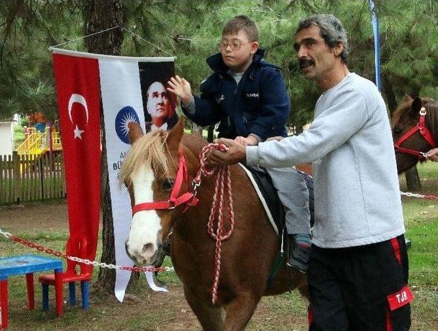 &Ccedil;ocuklar Midillilerle Buluştu 1