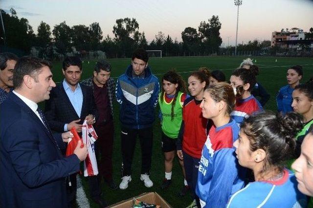 Büyükşehir’den Kadın Sporculara Destek