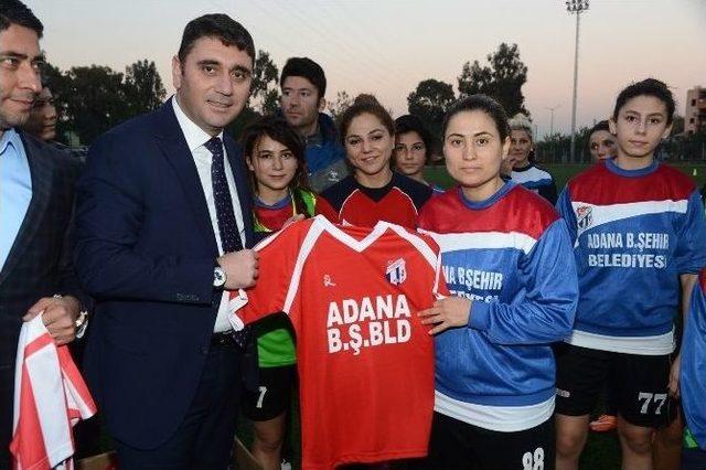 Büyükşehir’den Kadın Sporculara Destek