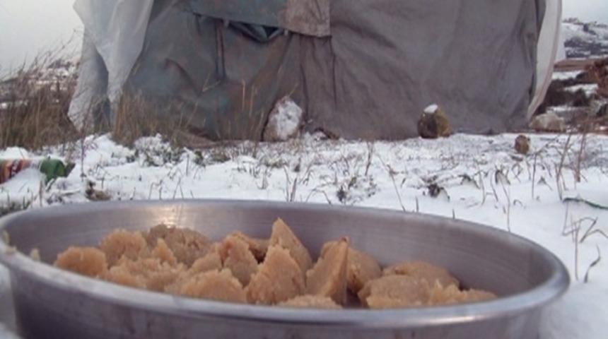Baraka ve &ccedil;adırlarda sıfırın altında yaşam m&uuml;cadelesi