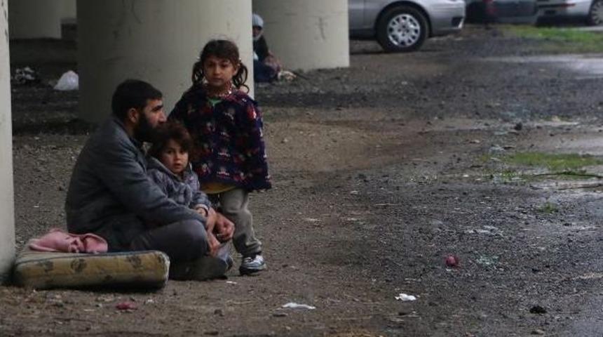 Suriyeli &ccedil;ocukların perişan halleri y&uuml;rek burkuyor