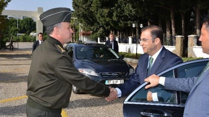 Vali T&uuml;rker, İl Jandarma Komutanlığını Ziyaret Etti