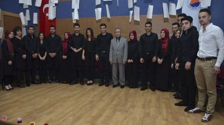 &Ouml;ğrencilerden Şiir Dinletisi