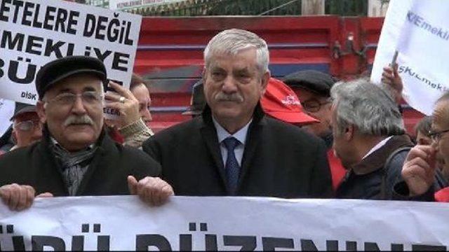 Emekli-sen üyelerinden protesto yürüyüşü