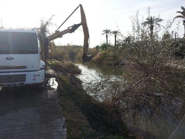 Manavgat’ta Derelerde Islah Çalışmaları Başladı