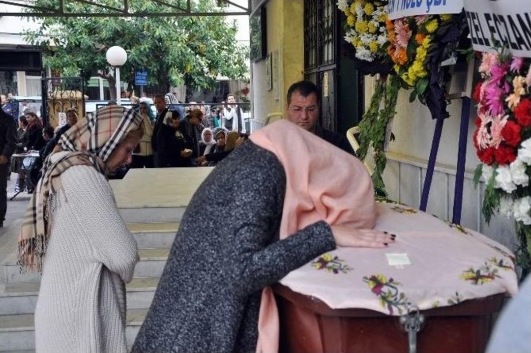 Eski Eşi Tarafından &Ouml;ld&uuml;r&uuml;len Kadın Defnedildi