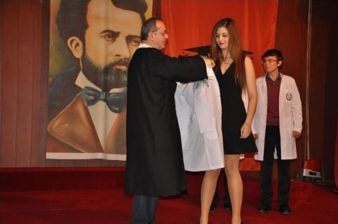 Nk&uuml; Tıp Fak&uuml;ltesi&rsquo;nde 7. Geleneksel Beyaz &Ouml;nl&uuml;k Giyme T&ouml;reni Ger&ccedil;ekleştirildi