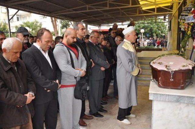 Barıştığı eski eşinin öldürdüğü kadın, gözyaşlarıyla uğurlandı 1