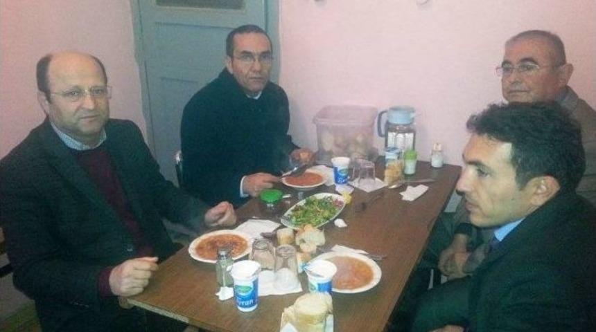 Başkan Erdoğan &Ouml;ğretmenlerin Onuruna Yemek Verdi