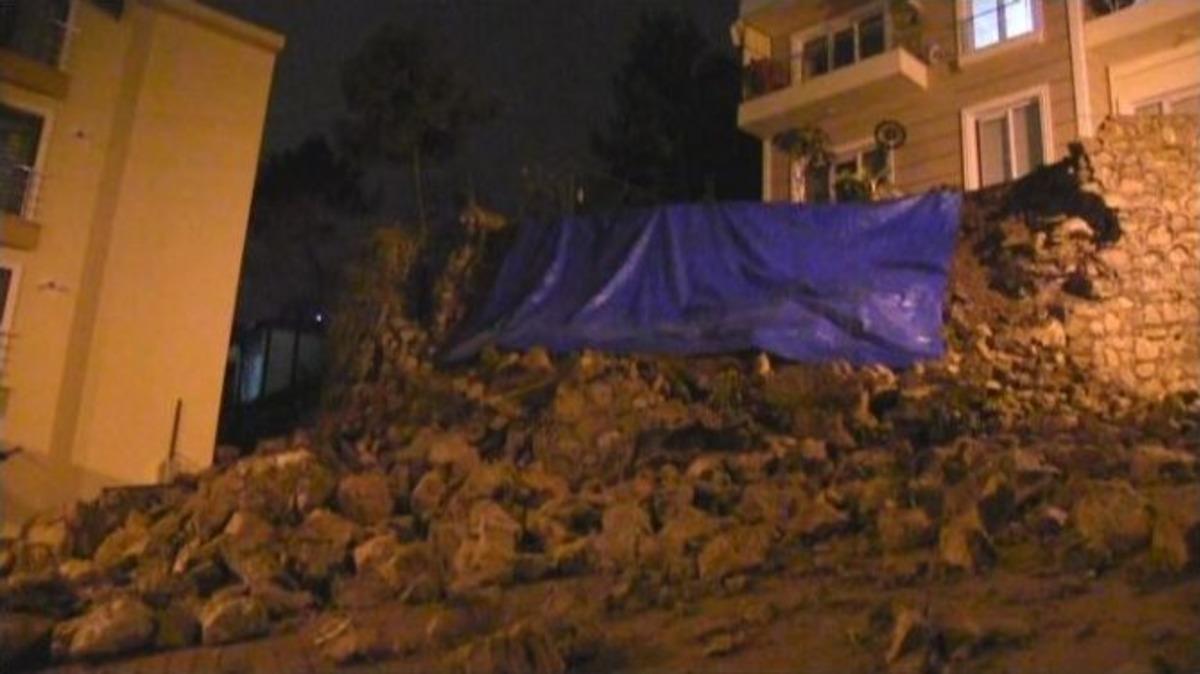 Kocaeli&rsquo;de Onarılmayı Bekleyen İstinat Duvarı &Ccedil;&ouml;kt&uuml;