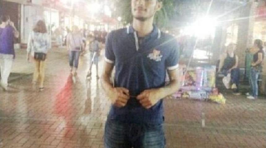 Hurda otomobil deposunun bek&ccedil;isi &ouml;ld&uuml;r&uuml;ld&uuml;