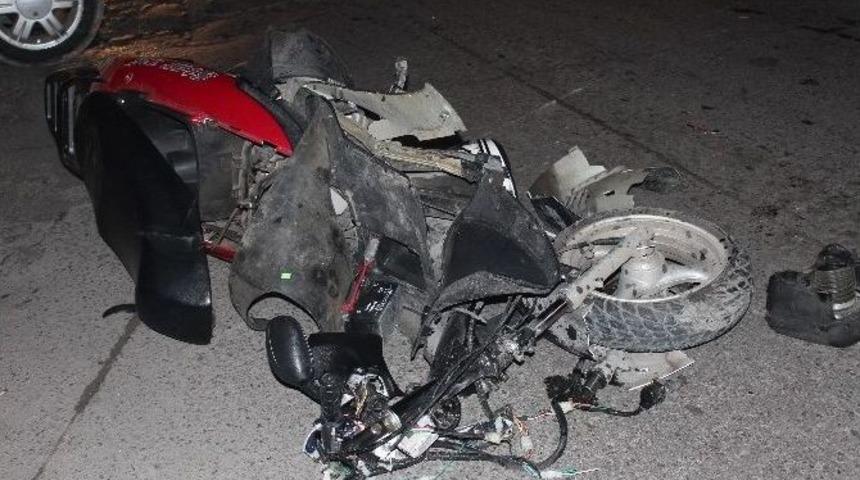 Motosiklet Kamyonete &Ccedil;arptı: 1 Yaralı