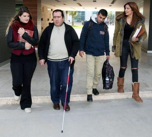 Karanlık D&uuml;nyasını Şiir Ve Birincilikler Aydınlatıyor 1