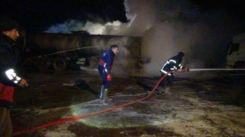 Asfalt şantiyesindeki yangında 2 kişi zehirlendi