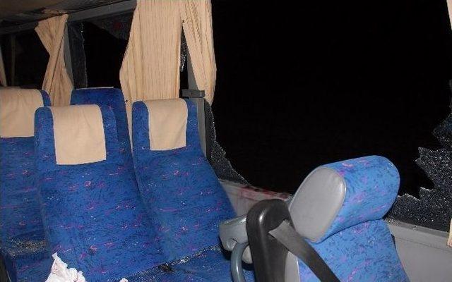 Kamyon, Yolcu Minib&uuml;s&uuml;ne &Ccedil;arptı: 3 Yaralı 2