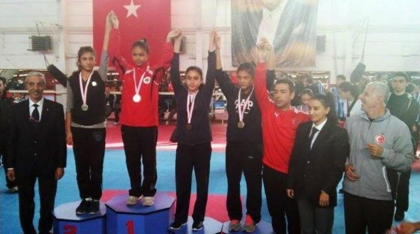 Tekvando Takımı Rakiplerini Dize Getirdi