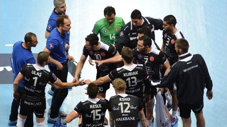 Halkbank Liderliğini S&uuml;rd&uuml;r&uuml;yor