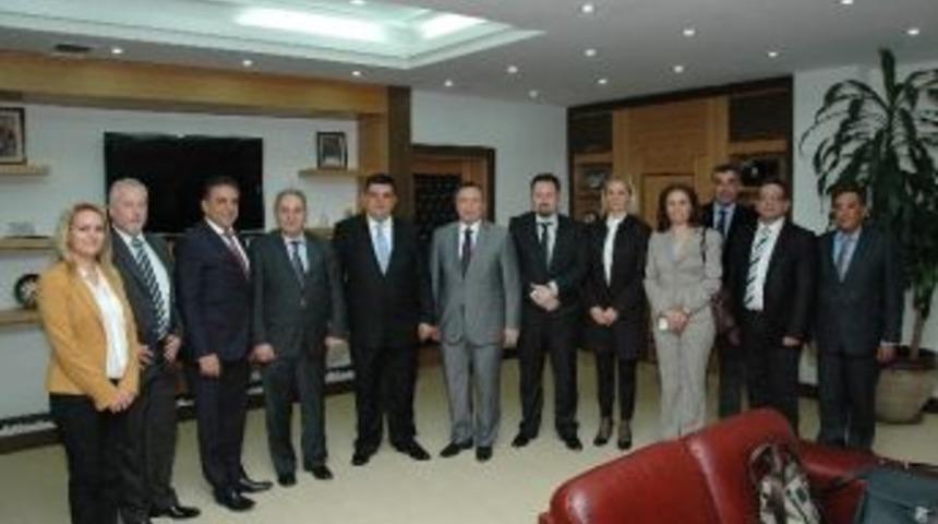 Kktc Milli Eğitim Bakanı&rsquo;ndan A&uuml; Rekt&ouml;r&uuml; Kurtcephe&rsquo;ye Ziyaret