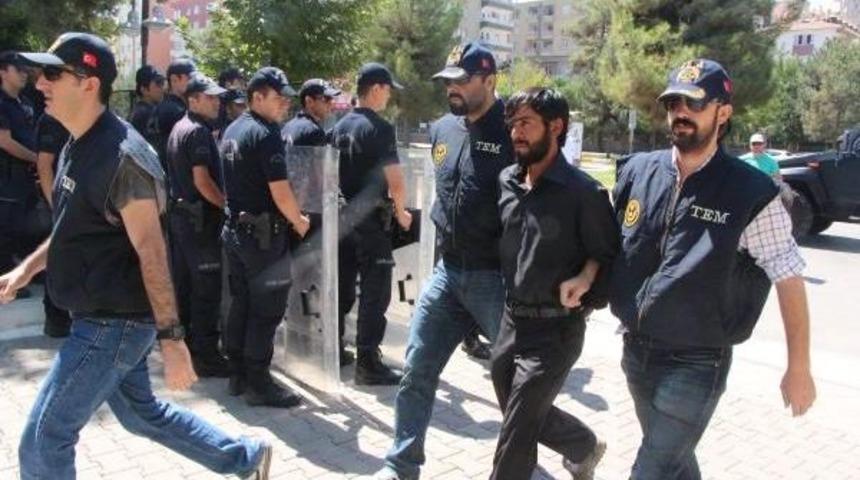 T&uuml;rk bayrağını indiren sanığın 26 yıl hapis istendi