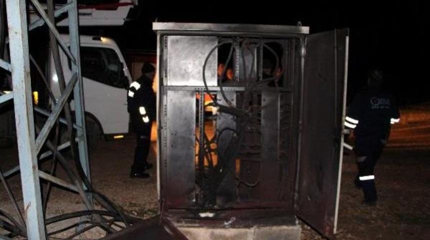 Nusaybin'de trafo yandı, mahalle karanlıkta kaldı