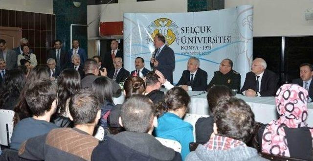 Sel&ccedil;uk&rsquo;ta &Ouml;ğrenciler, Şehrin Y&ouml;neticileri İle Buluştu 1