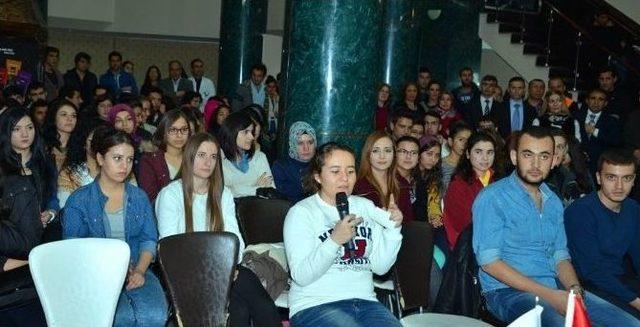 Sel&ccedil;uk&rsquo;ta &Ouml;ğrenciler, Şehrin Y&ouml;neticileri İle Buluştu 2