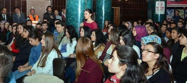 Sel&ccedil;uk&rsquo;ta &Ouml;ğrenciler, Şehrin Y&ouml;neticileri İle Buluştu 3