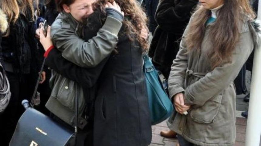 Kalp krizinden &ouml;len felsefe profes&ouml;r&uuml;ne &uuml;niversitede t&ouml;ren