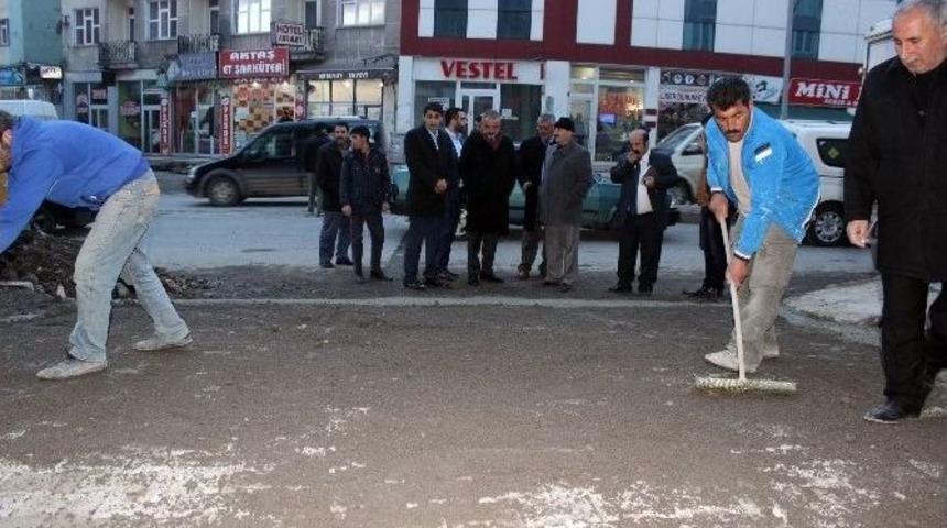 Ağrı Belediyesi&rsquo;nden Yol Yapım &Ccedil;alışması