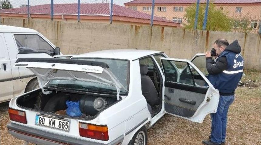 G&ouml;r&uuml;ş G&uuml;n&uuml;nde Arabaları Soyuldu