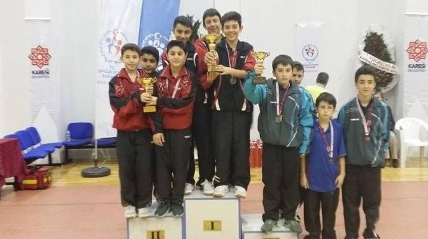 Balıkesir&rsquo;de Yalovalı Raketlerden &Ccedil;ifte Zafer