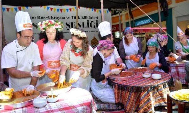 Rusya ve ukraynalı gelinlerin &ccedil;iğ k&ouml;fte yarışı 2