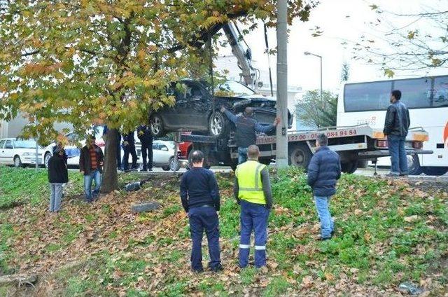 Otomobil Kanala Uçtu: 1 Yaralı