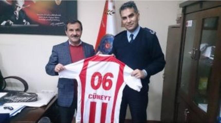 Sandıklıspor&rsquo;dan İl&ccedil;e Emniyet Amiri D&ouml;nmez&rsquo;e Teşekk&uuml;r Ziyareti