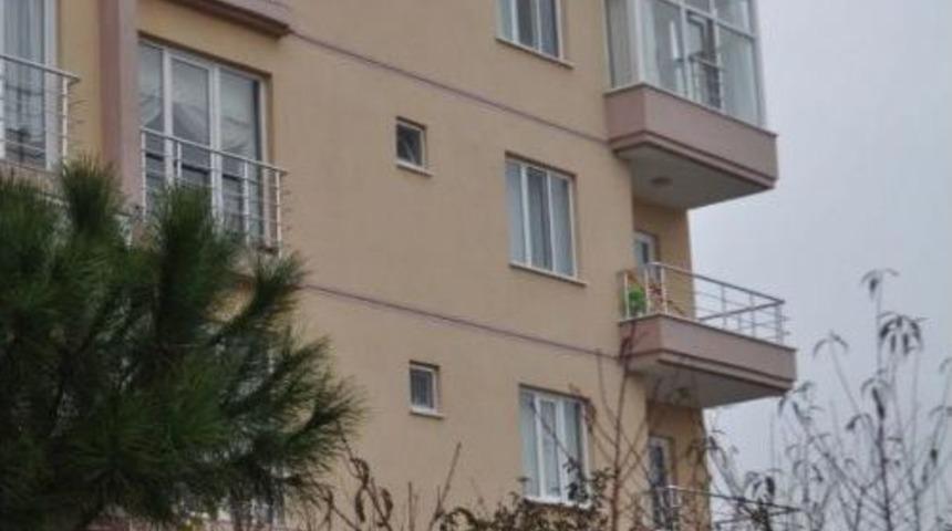 &Uuml;&ccedil;&uuml;nc&uuml; kattan d&uuml;şen bebeğin mucize kurtuluşu