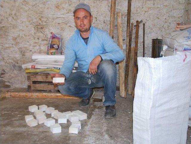 Asırlık Sistemle Zeytinyağlı Sabun &Uuml;retiyor 1