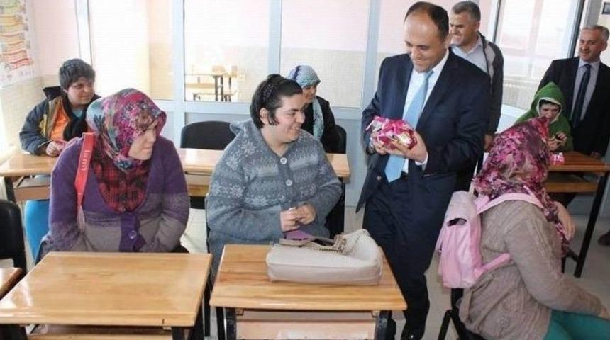 &Ouml;zel &Ccedil;ocuklardan Başkan &Ouml;zaltun&rsquo;a Ziyaret