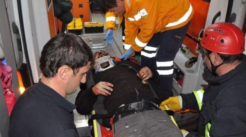 Otomobil Direğe &Ccedil;arptı: 1 Yaralı